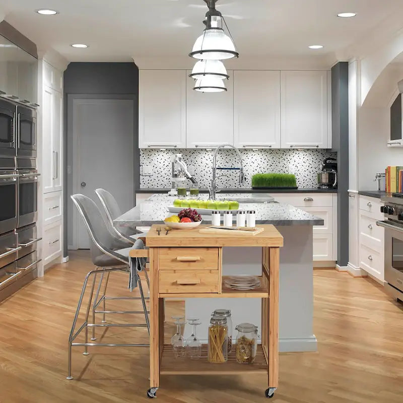 Dessus de cuisine roulant en bambou naturel avec 2 tiroirs, 2 étagères ouvertes, porte-serviettes latéral et roulettes blocables – Unité individuelle