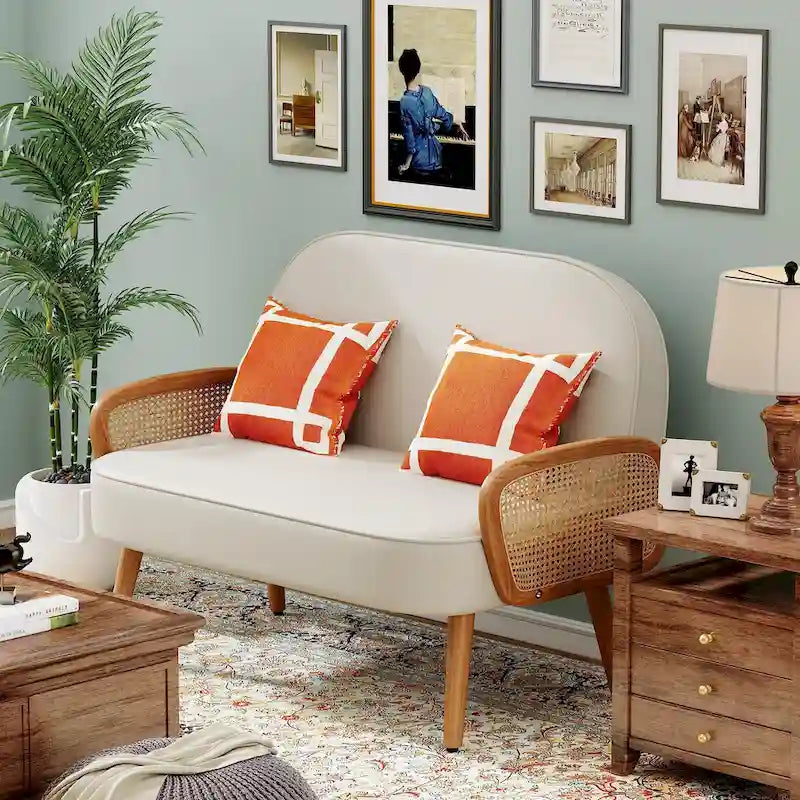 Causeuse en similicuir beige/vert/orange avec accoudoirs en rotin naturel et pieds en bois massif – 2 places