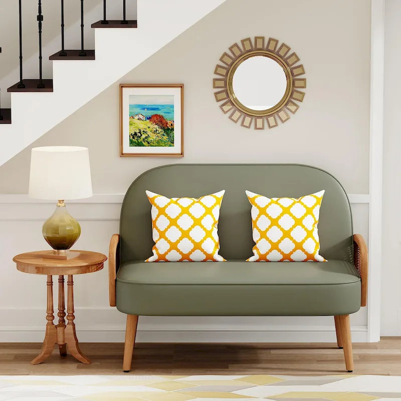 Causeuse en similicuir beige/vert/orange avec accoudoirs en rotin naturel et pieds en bois massif – 2 places