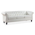 Canapé 3 places Chesterfield en similicuir blanc avec accoudoirs roulés, clous décoratifs argentés et pieds en bois