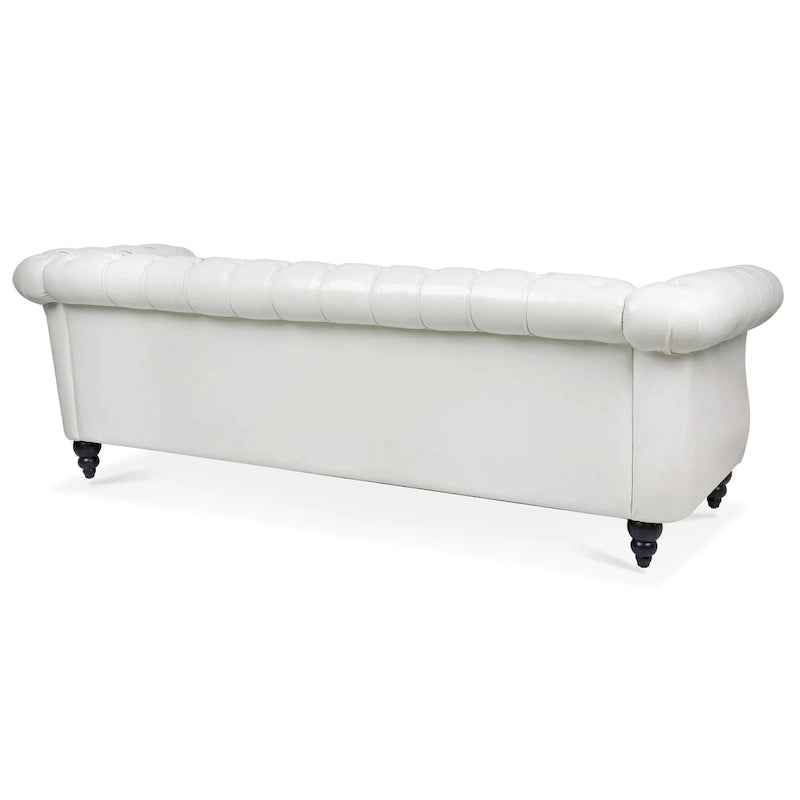 Canapé 3 places Chesterfield en similicuir blanc avec accoudoirs roulés, clous décoratifs argentés et pieds en bois