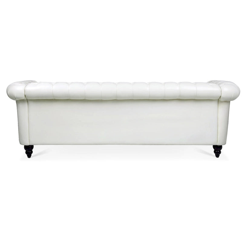 Canapé 3 places Chesterfield en similicuir blanc avec accoudoirs roulés, clous décoratifs argentés et pieds en bois