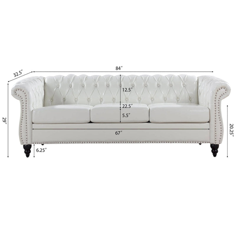 Canapé 3 places Chesterfield en similicuir blanc avec accoudoirs roulés, clous décoratifs argentés et pieds en bois