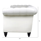 Canapé 3 places Chesterfield en similicuir blanc avec accoudoirs roulés, clous décoratifs argentés et pieds en bois