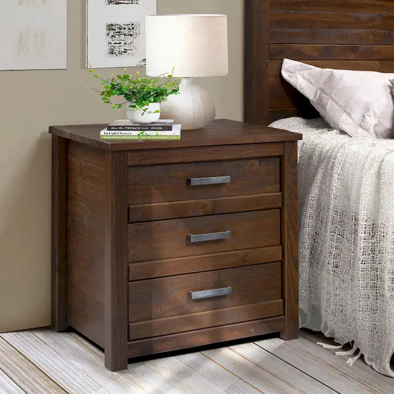 Table de chevet rustique en pin massif, blanc antique / gris / noyer, avec 3 tiroirs, glissières à roulettes métalliques et poignées noires antiques – Unité unique