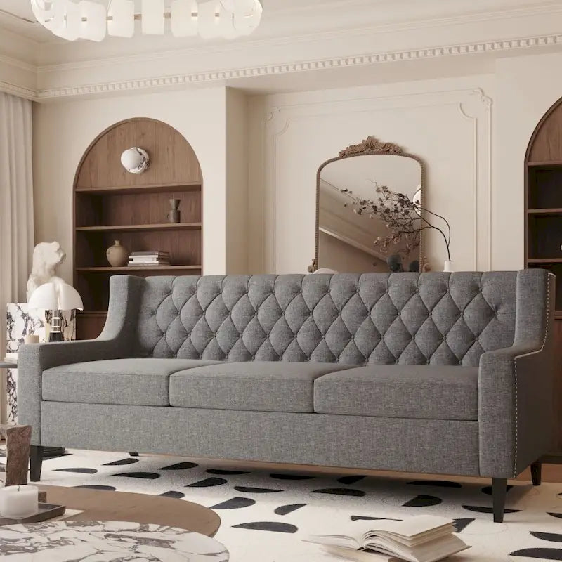 Canapé moderne du milieu du siècle en tissu beige/gris avec dossier capitonné et coussins en mousse haute densité – 3 places