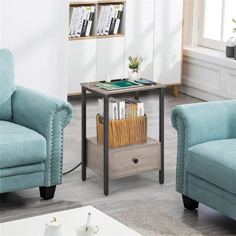 Table d'appoint en panneaux de particules chêne clair/noir/brun rustique avec 1 tiroir, étagère ouverte et station de recharge intégrée – Unité simple