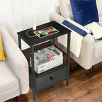 Table d'appoint en panneaux de particules chêne clair/noir/brun rustique avec 1 tiroir, étagère ouverte et station de recharge intégrée – Unité simple