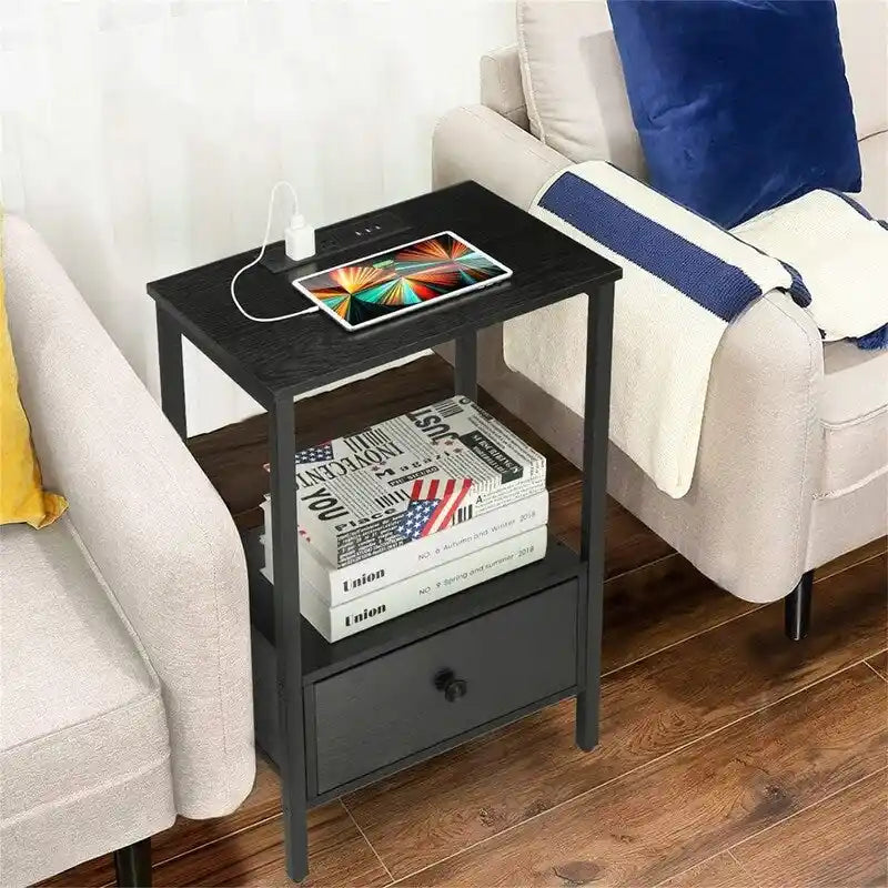 Table d'appoint en panneaux de particules chêne clair/noir/brun rustique avec 1 tiroir, étagère ouverte et station de recharge intégrée – Unité simple