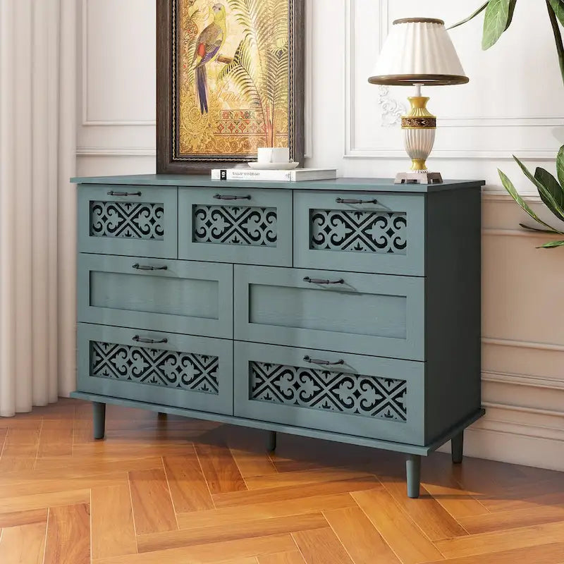 Armoire à 7 tiroirs vert foncé / bleu avec façades à panneaux sculptés, poignées en métal noir et pieds en bois massif – Unité simple